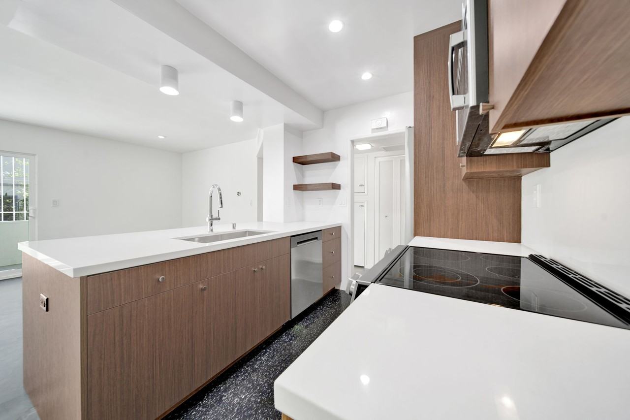 7767 Hollywood Blvd #105 - Photo 4 of 18