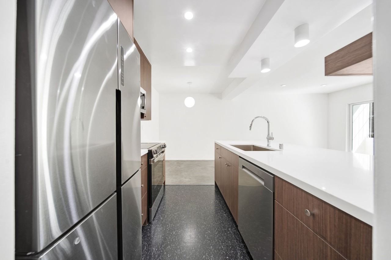 7767 Hollywood Blvd #105 - Photo 5 of 18