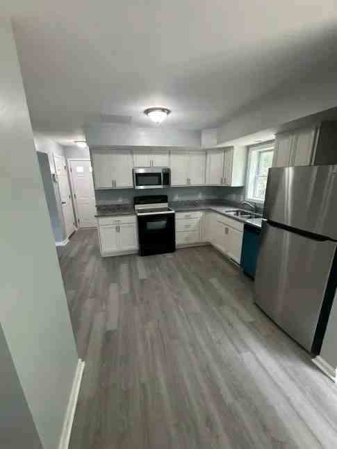 209 Record St - Photo 4 of 16