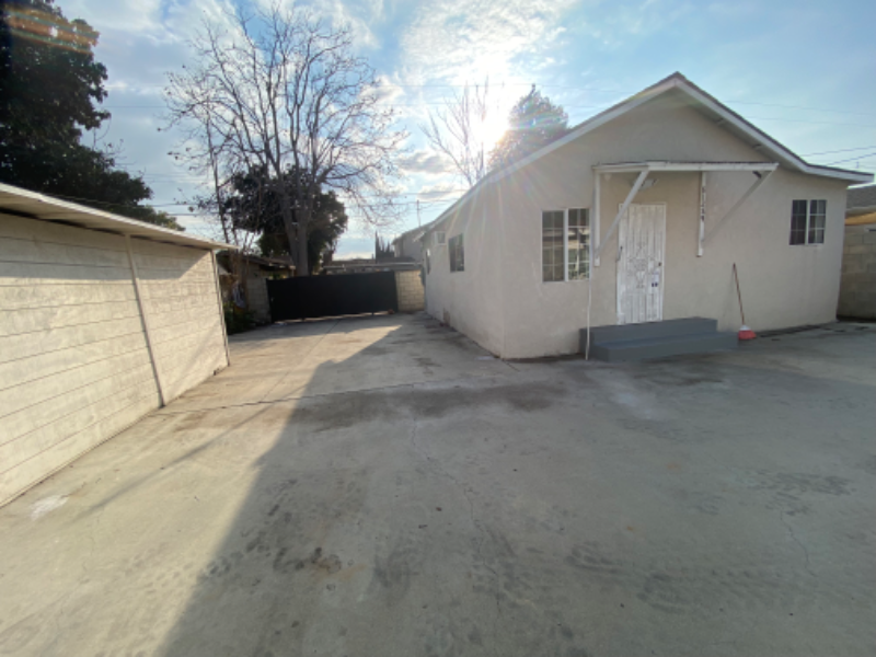 8128 1/2 Puritan St - Photo 3 of 24