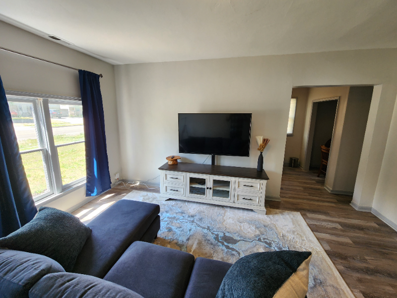 626 N Oliver Ave - Photo 3 of 14