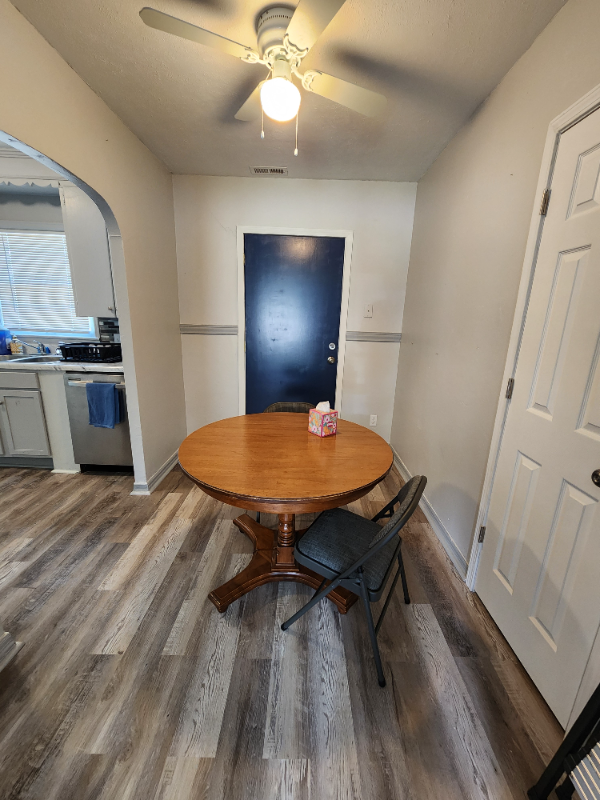 626 N Oliver Ave - Photo 4 of 14