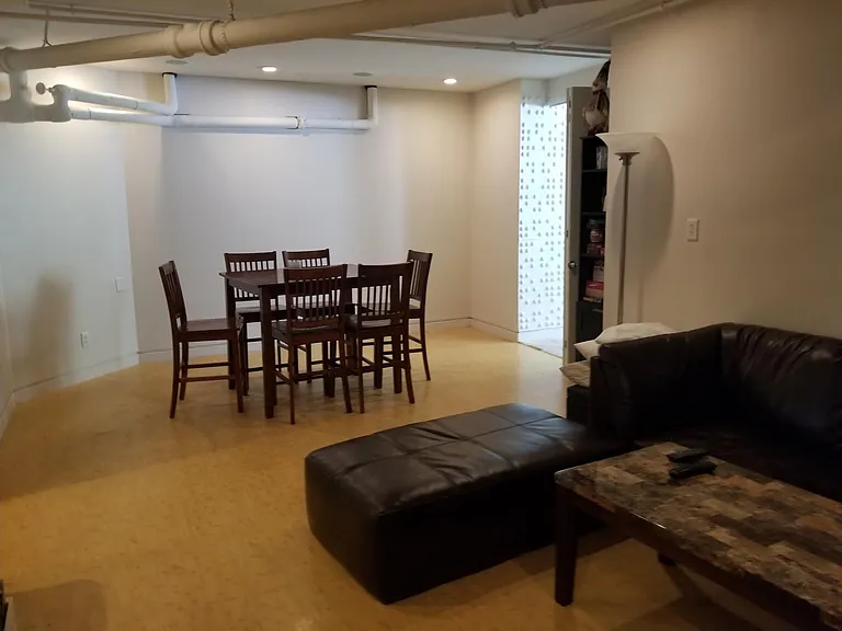 1818 Lasalle Ave #7 - Photo 3 of 11