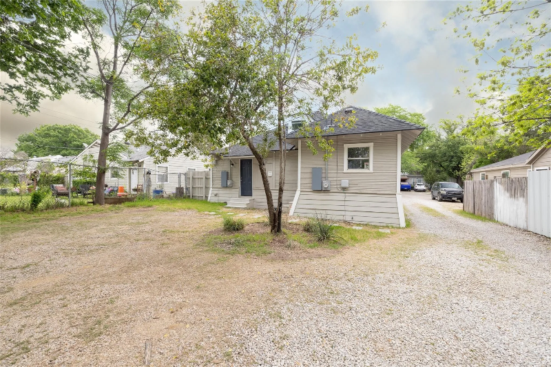 23111 Gilford St - Photo 4 of 18