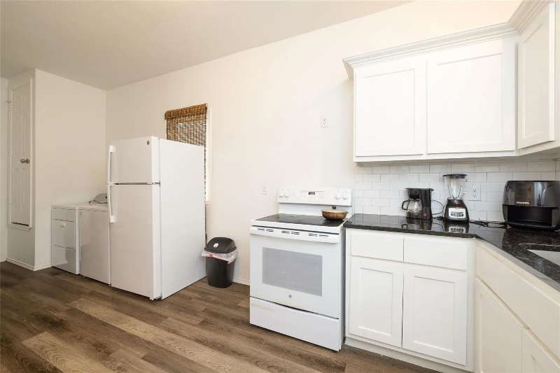 23111 Gilford St - Photo 7 of 18