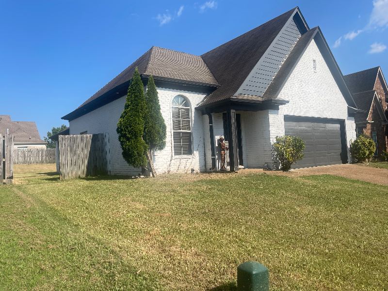 1504 Pemberton Ln - Photo 3 of 19