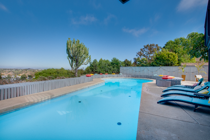 8143 La Jolla Scenic Dr N - Photo 2 of 23