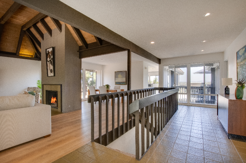 8143 La Jolla Scenic Dr N - Photo 3 of 23