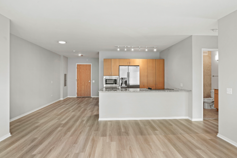 155 E Illinois St - Photo 2 of 18
