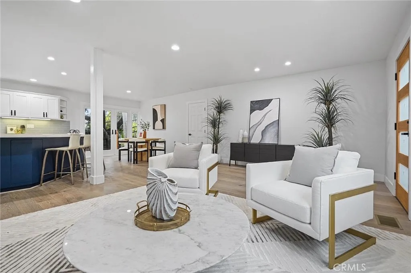 21171 Colina Dr - Photo 4 of 17