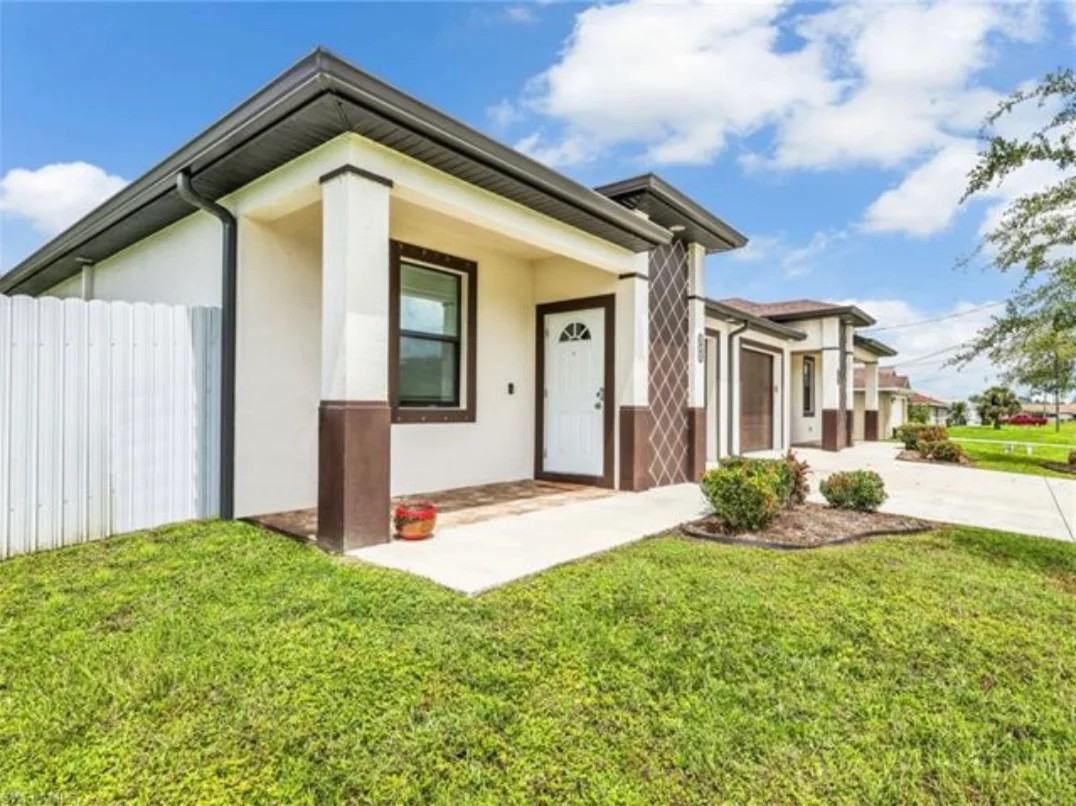 2441 Daniel Ave N - Photo 2 of 14