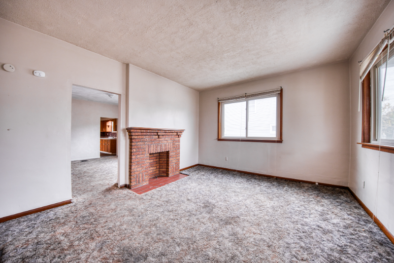 3810 Clark St - Photo 5 of 34