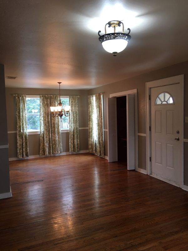 909 Tivy St - Photo 2 of 8