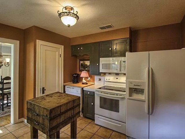 909 Tivy St - Photo 4 of 8