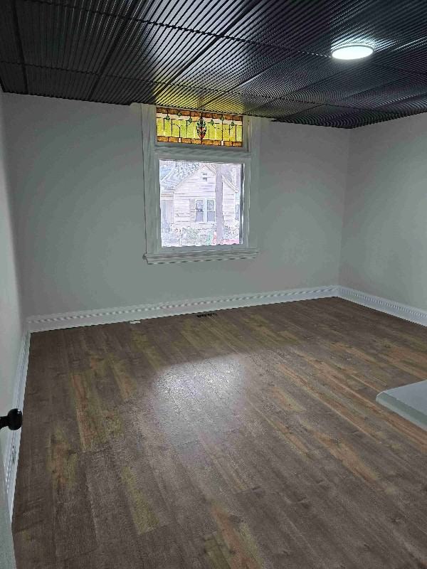 909 6th Ave - Photo 3 of 20