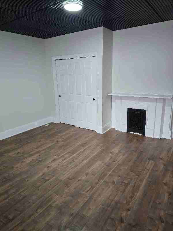 909 6th Ave - Photo 4 of 20