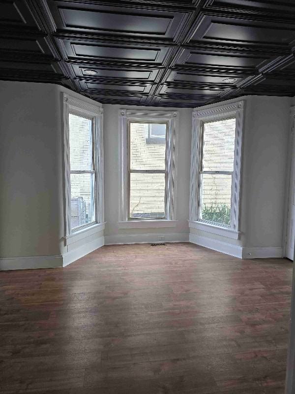 909 6th Ave - Photo 6 of 20