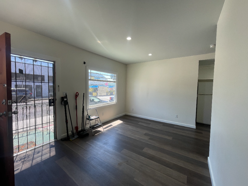 2033 E 4th St #2 - Photo 4 of 11