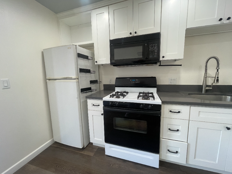 2033 E 4th St #2 - Photo 7 of 11