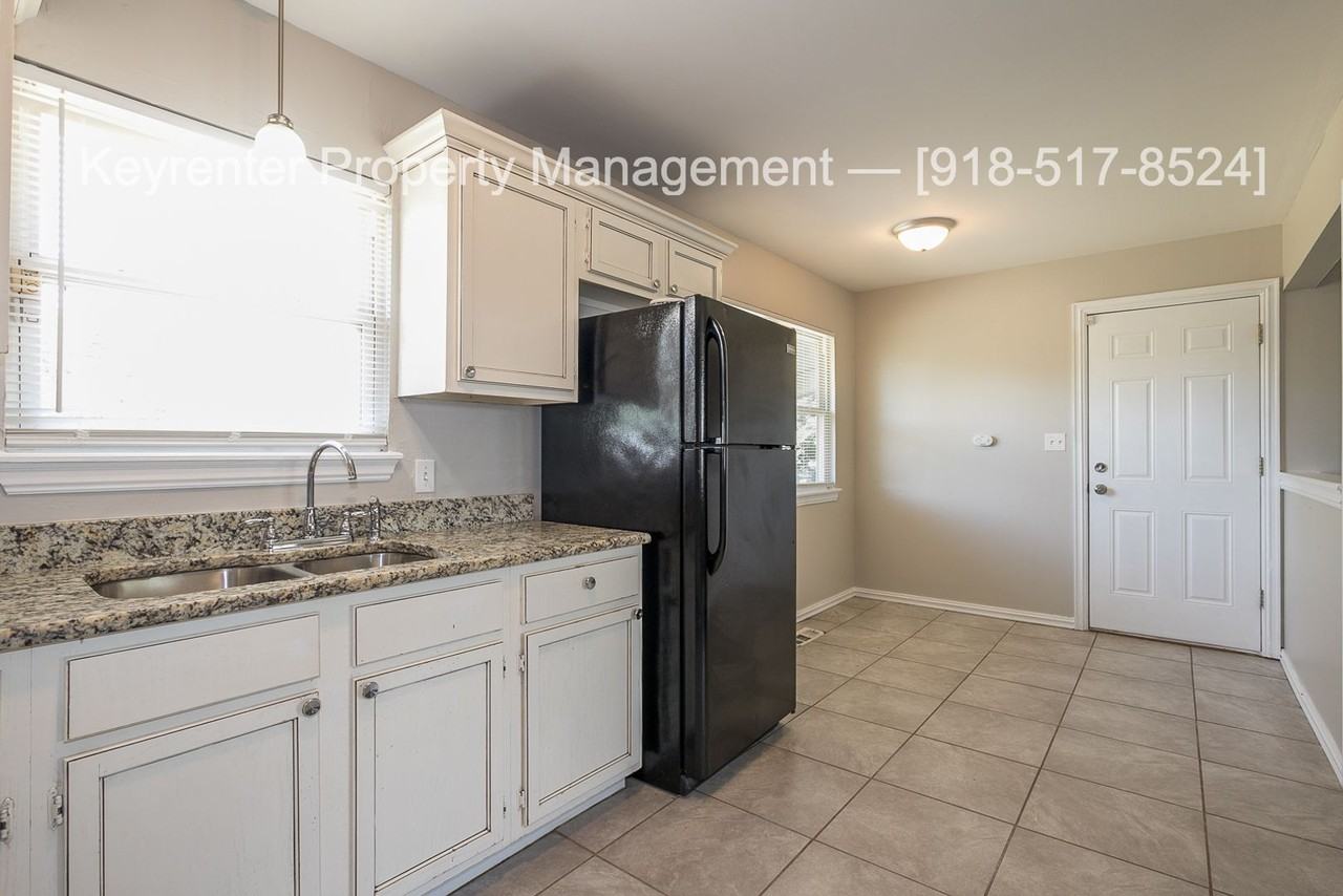 130 S 167th East Ave - Photo 6 of 30