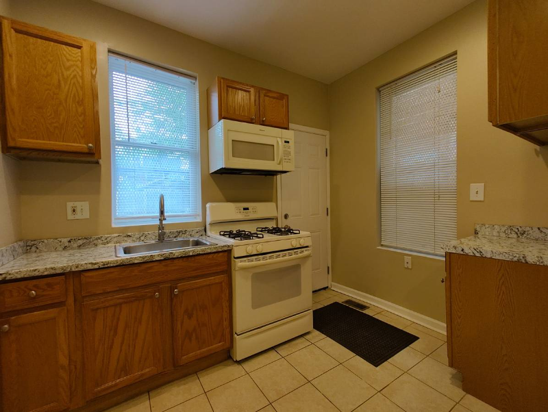 2400 Barclay St #A - Photo 6 of 20