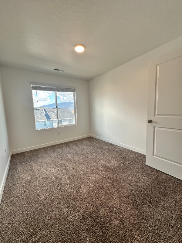 1089 E Waterway Ln - Photo 2 of 12