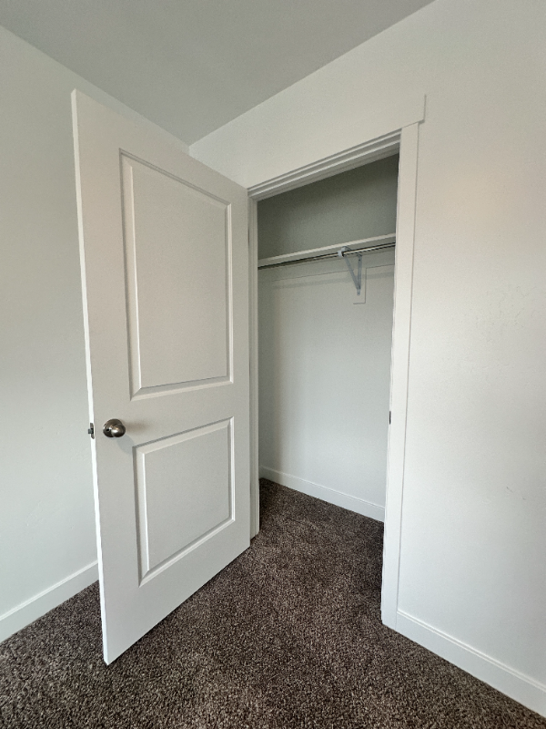 1089 E Waterway Ln - Photo 3 of 12