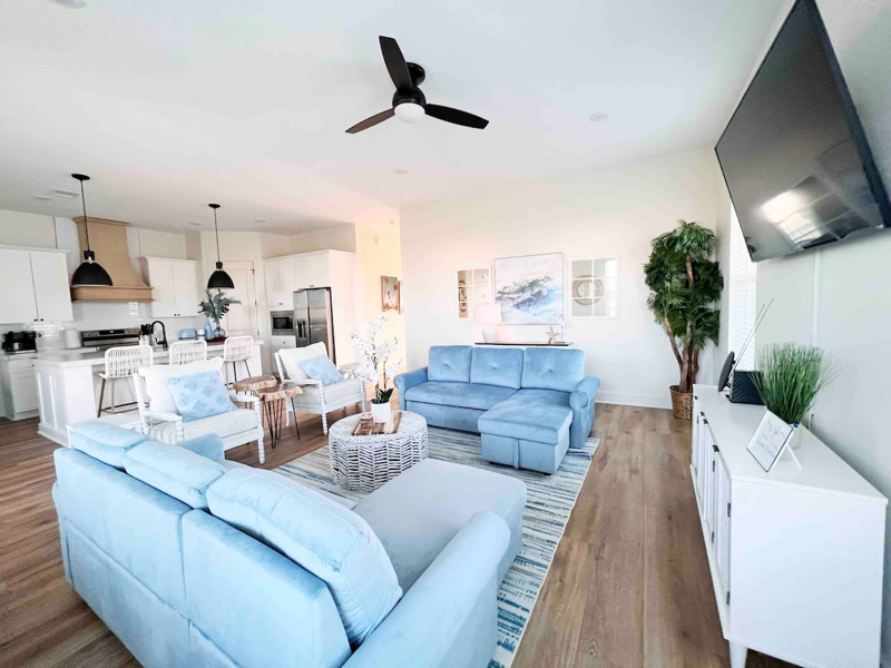 2423 103rd St - Photo 2 of 12