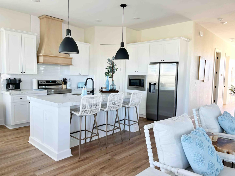 2423 103rd St - Photo 3 of 12