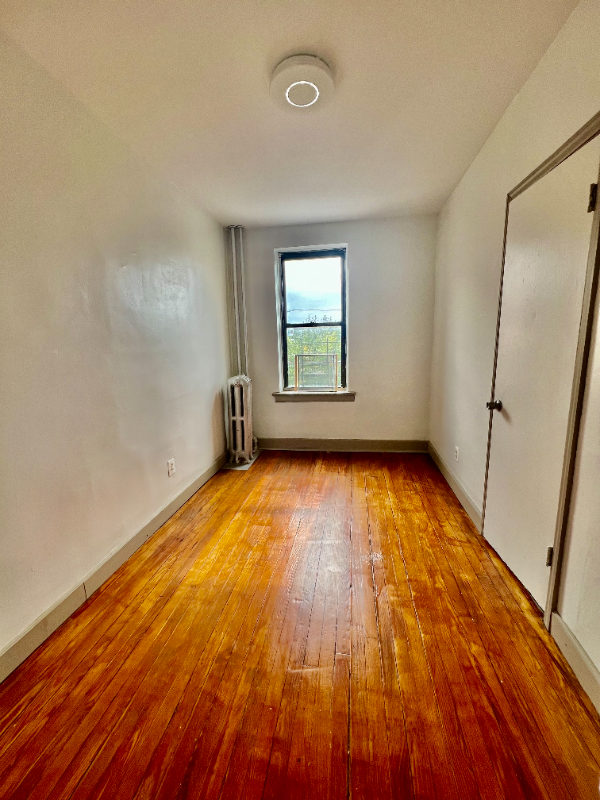 354 Bergen Ave #18 - Photo 4 of 10