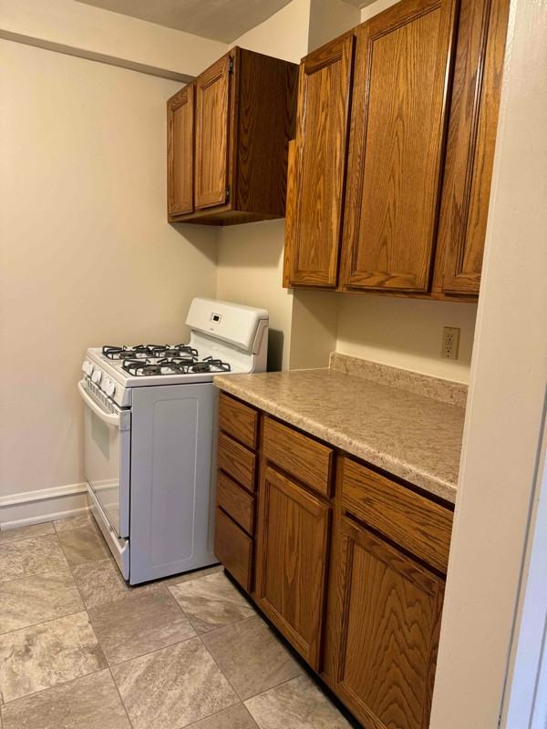 2218 N Summit Ave #204 - Photo 2 of 16