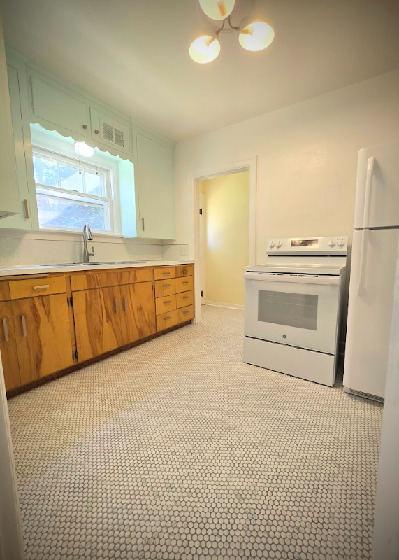 332 S 3rd Ave - Photo 4 of 12