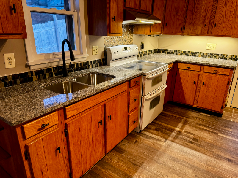 108 Broad St - Photo 3 of 25