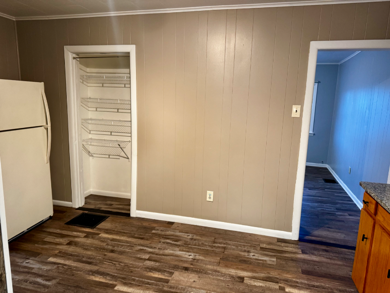 108 Broad St - Photo 6 of 25