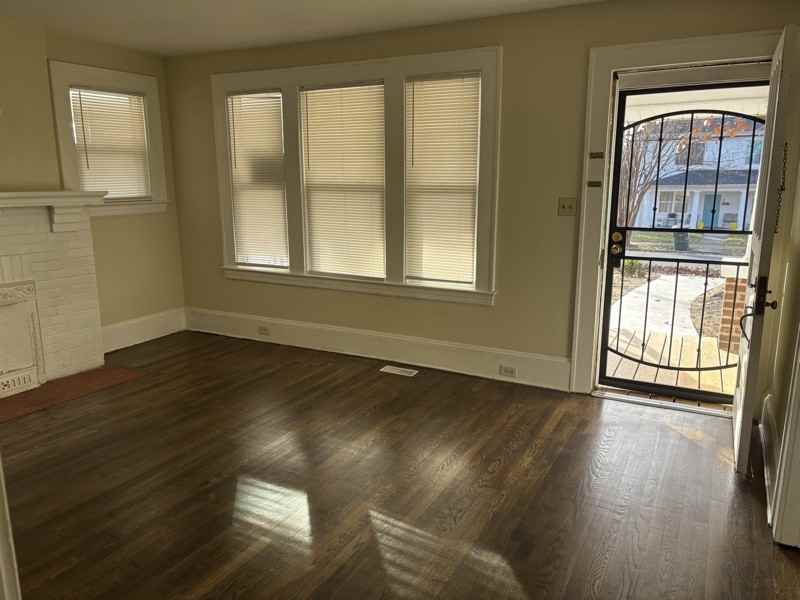 2939 Ne Bon Air Ave - Photo 3 of 11