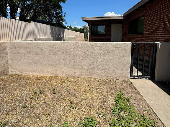 120 N Campbell Ave - Photo 4 of 14