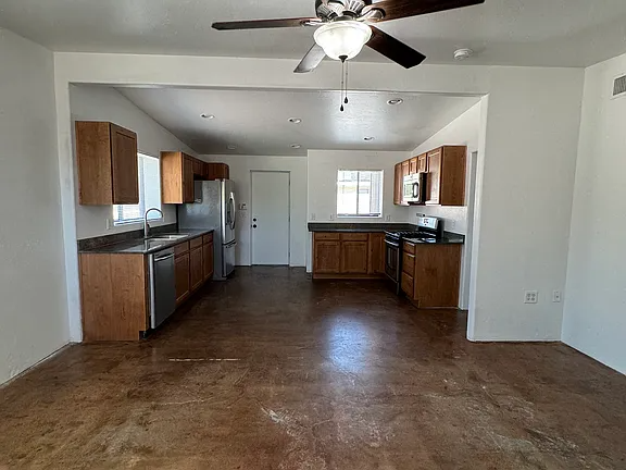 120 N Campbell Ave - Photo 6 of 14