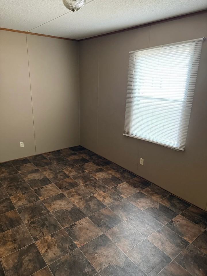 475 Petty St #475 - Photo 2 of 7