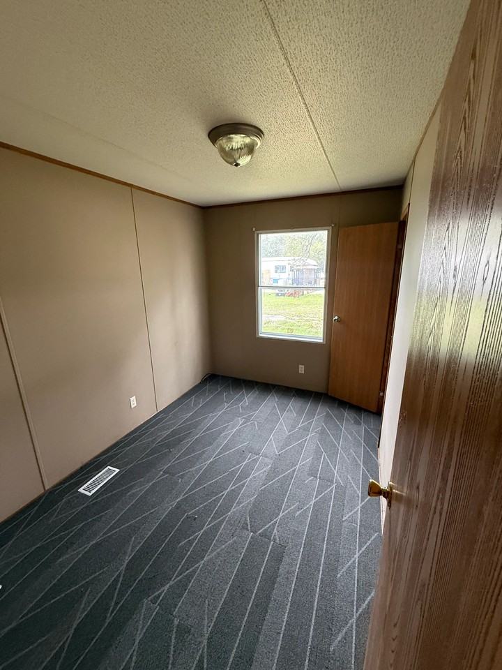 475 Petty St #475 - Photo 3 of 7