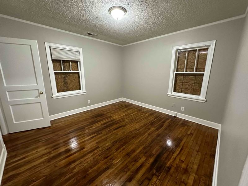 725 Kent St - Photo 3 of 10