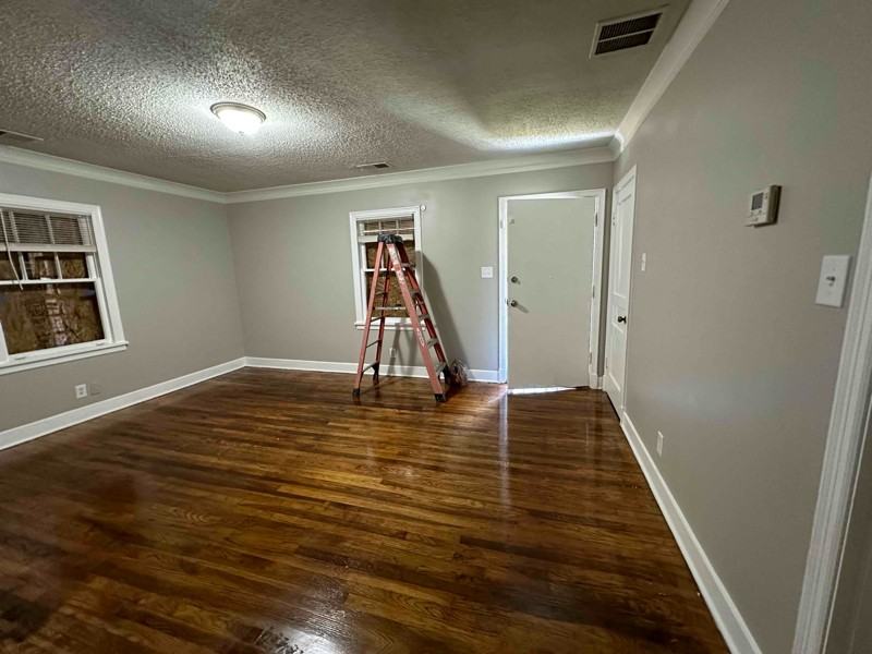 725 Kent St - Photo 4 of 10