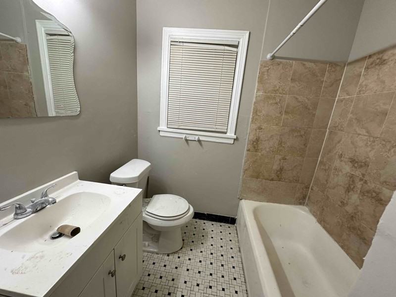 725 Kent St - Photo 6 of 10