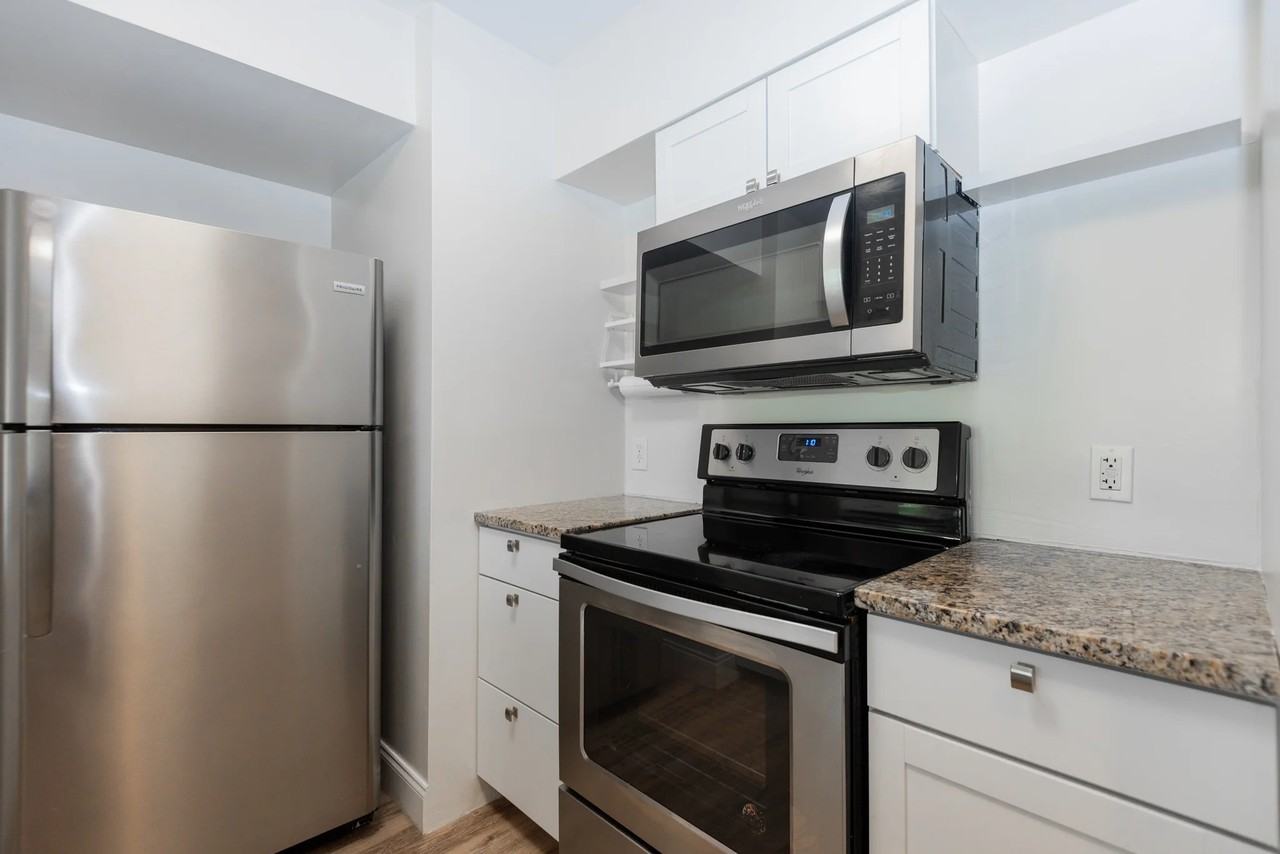 244 S Cedar St #4 - Photo 6 of 14