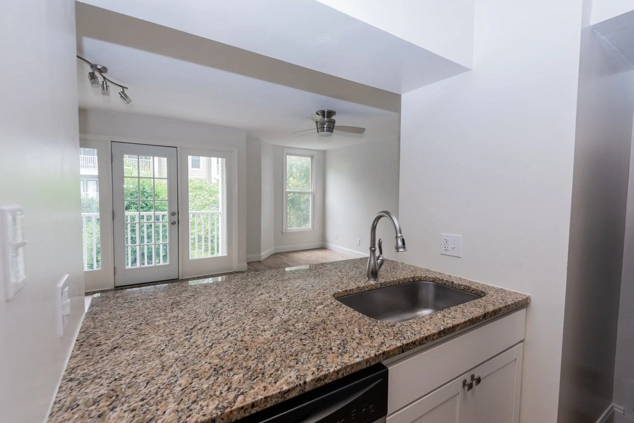 244 S Cedar St #4 - Photo 7 of 14