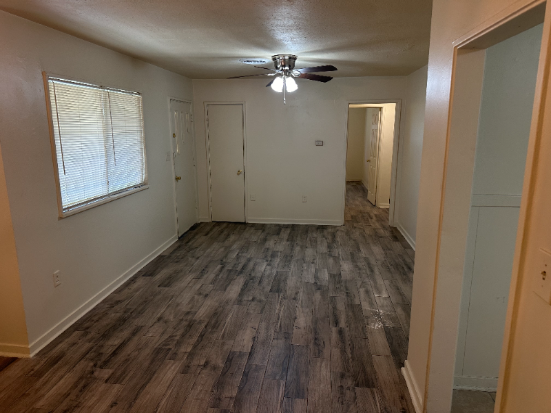 3049 Lakewood Dr - Photo 3 of 10