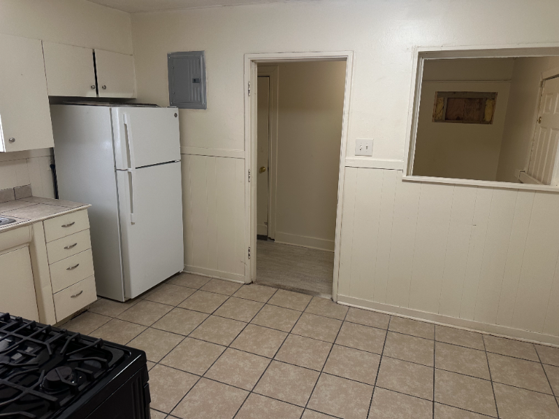 3049 Lakewood Dr - Photo 5 of 10