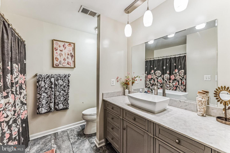 14710 Featherstone Rd - Photo 6 of 11
