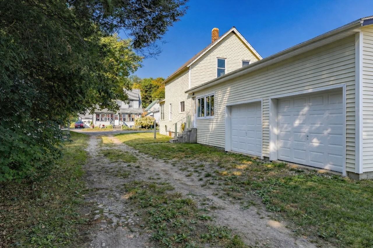 479 Aroostook Ave - Photo 2 of 20