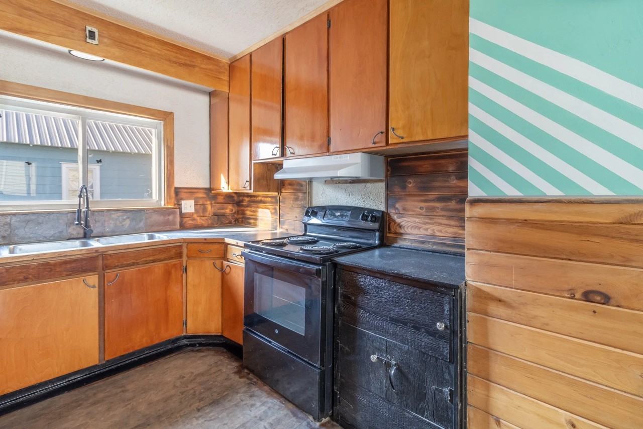 479 Aroostook Ave - Photo 4 of 20