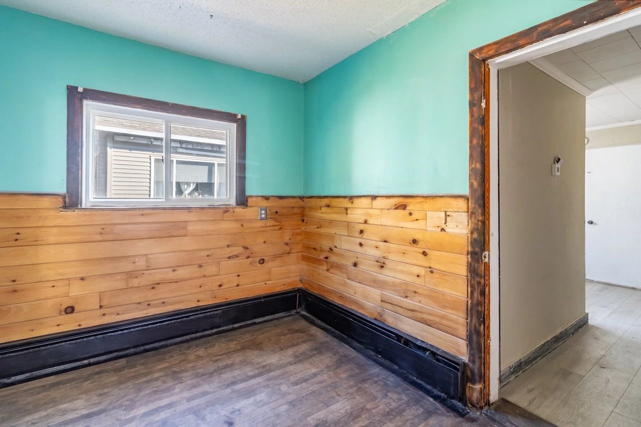 479 Aroostook Ave - Photo 5 of 20